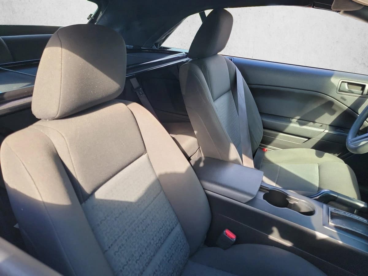 2007 Ford Mustang - Image 14