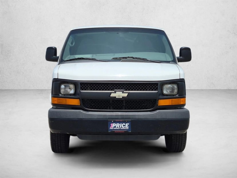 2015 Chevrolet Express 2500 - Image 3