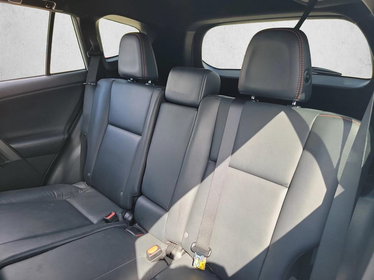 2016 Toyota RAV4 - Image 11
