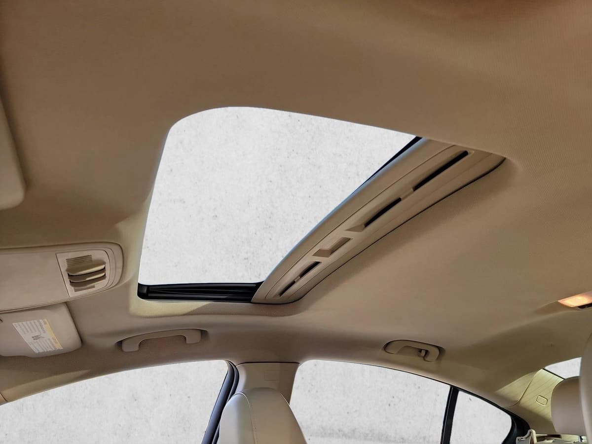 2016 Buick Regal - Image 19