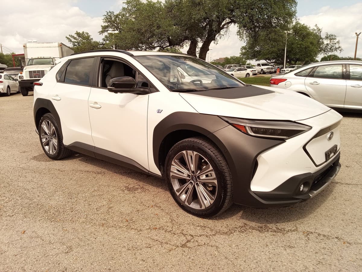 2025 Subaru Solterra - Image 3