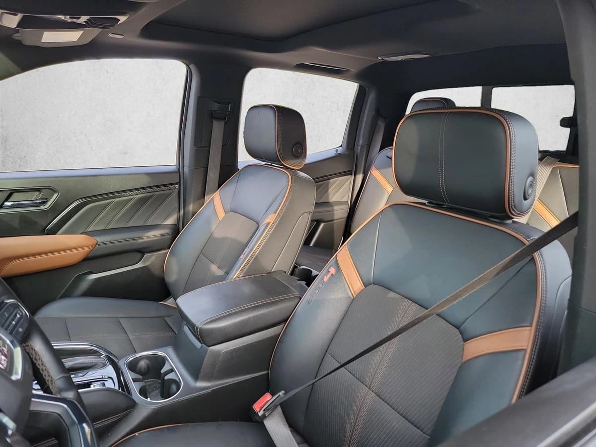 2023 GMC Canyon - Image 13