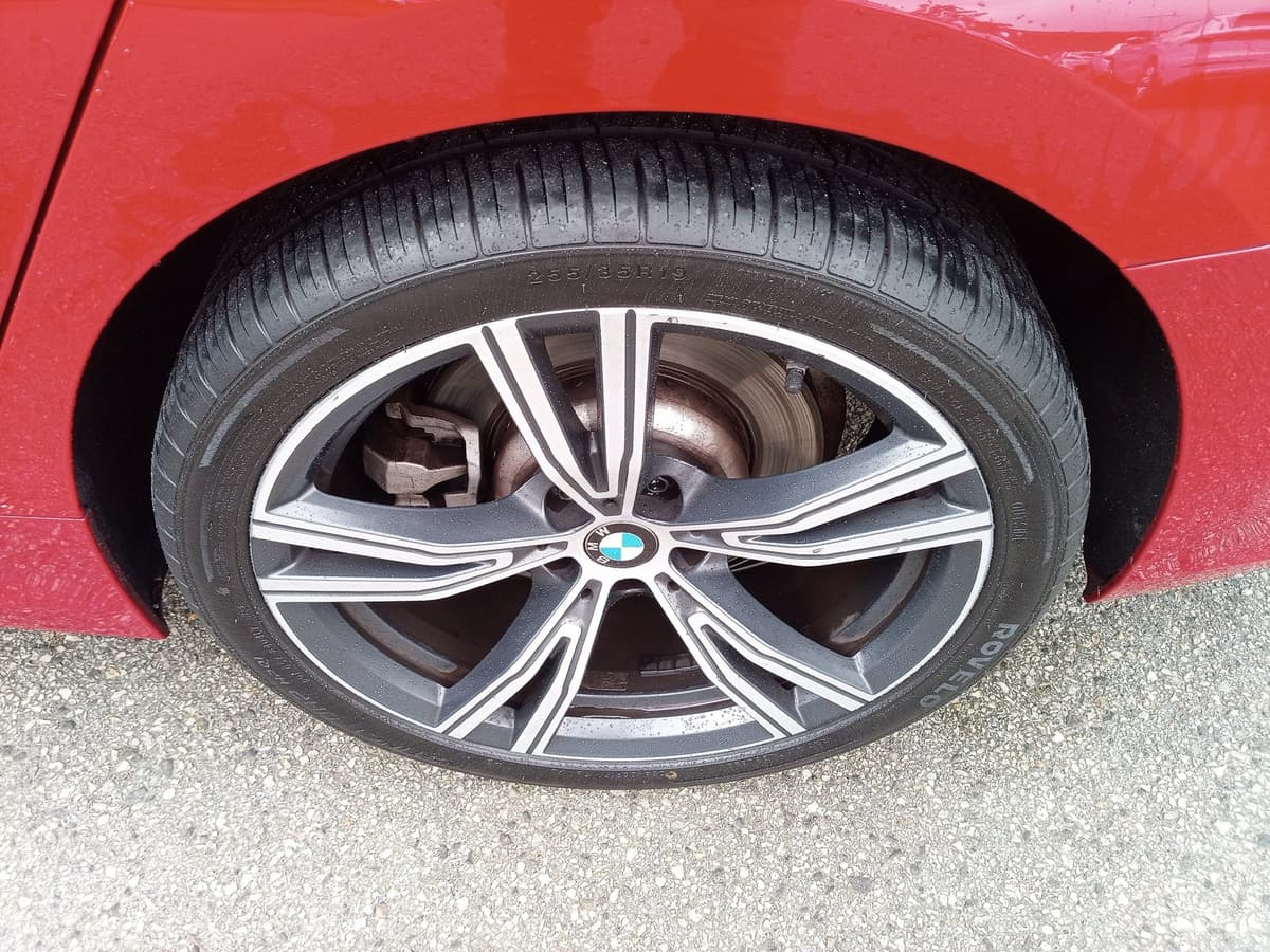 2019 BMW 330i - Image 12