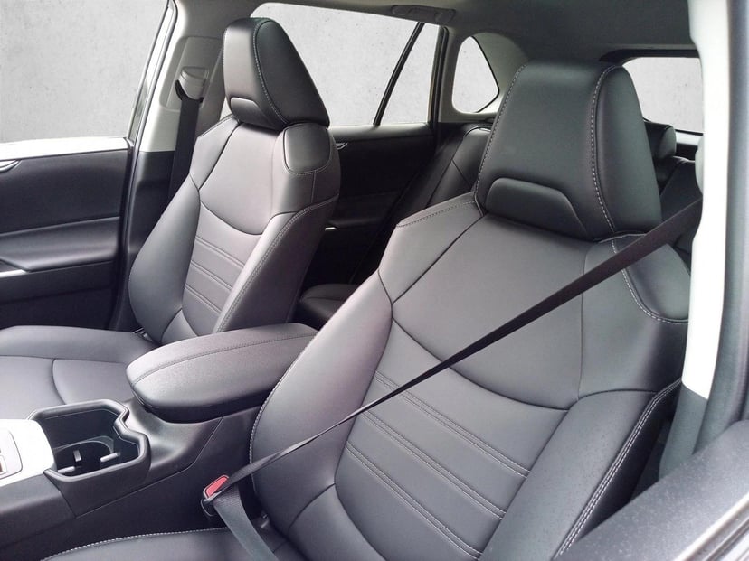 2025 Toyota RAV4 - Image 13