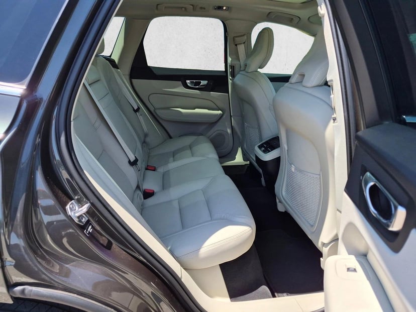 2021 Volvo XC60 - Image 16
