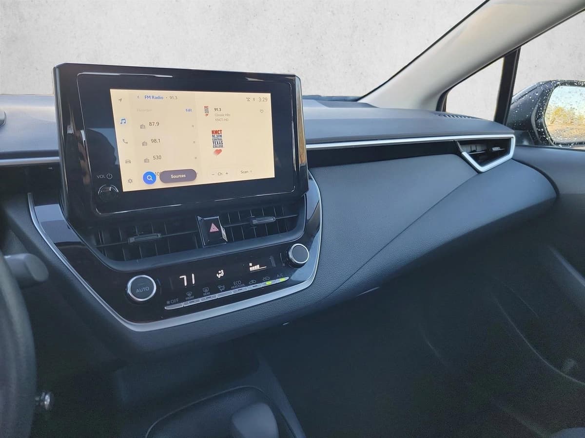 2025 Toyota Corolla - Image 21