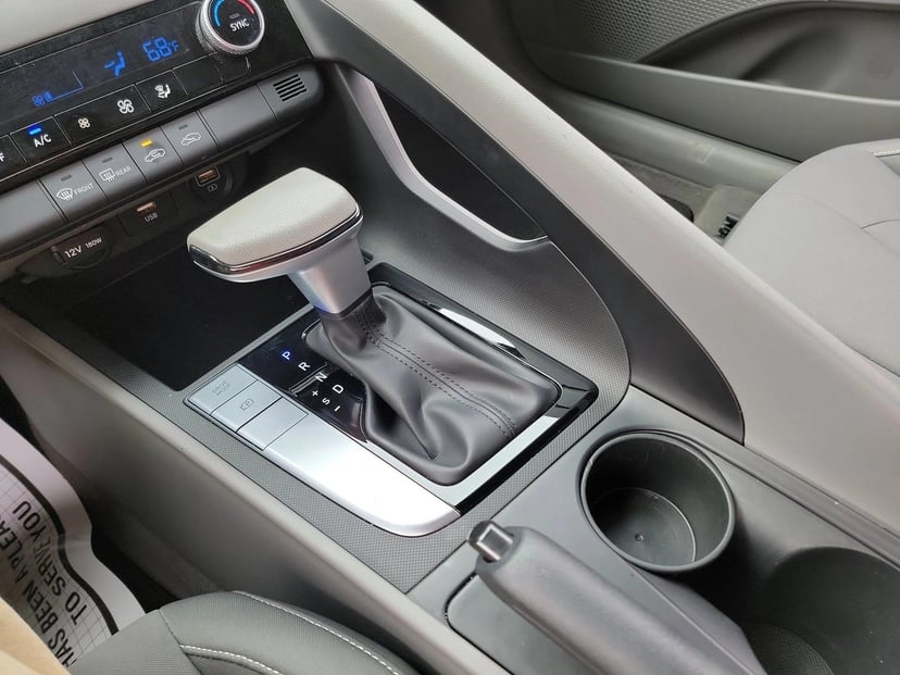 2023 Hyundai Elantra - Image 22