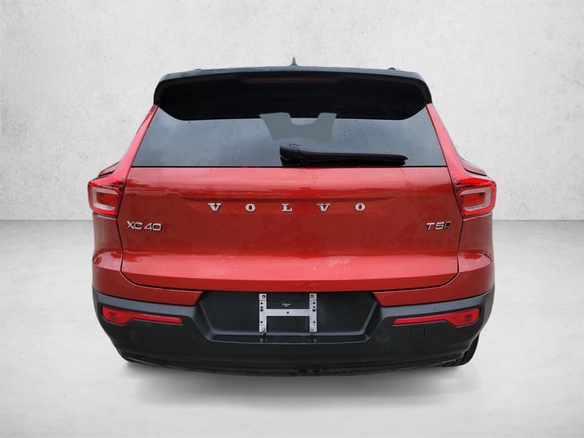 2022 Volvo XC40 - Image 6