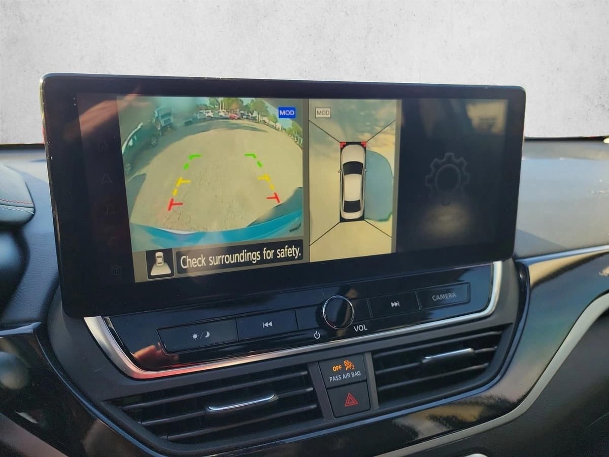 2023 Nissan Altima - Image 25