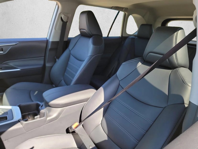 2025 Toyota RAV4 - Image 13