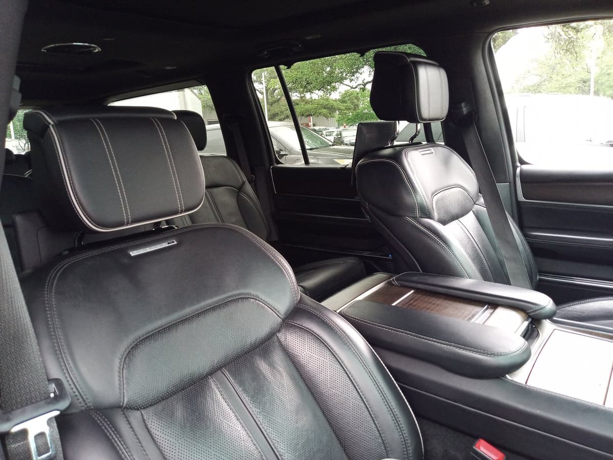 2023 Jeep Grand Wagoneer - Image 15