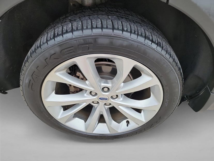 2022 Ford Explorer - Image 11
