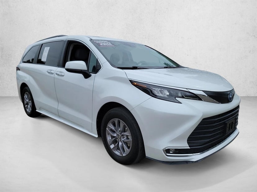 2024 Toyota Sienna - Image 3