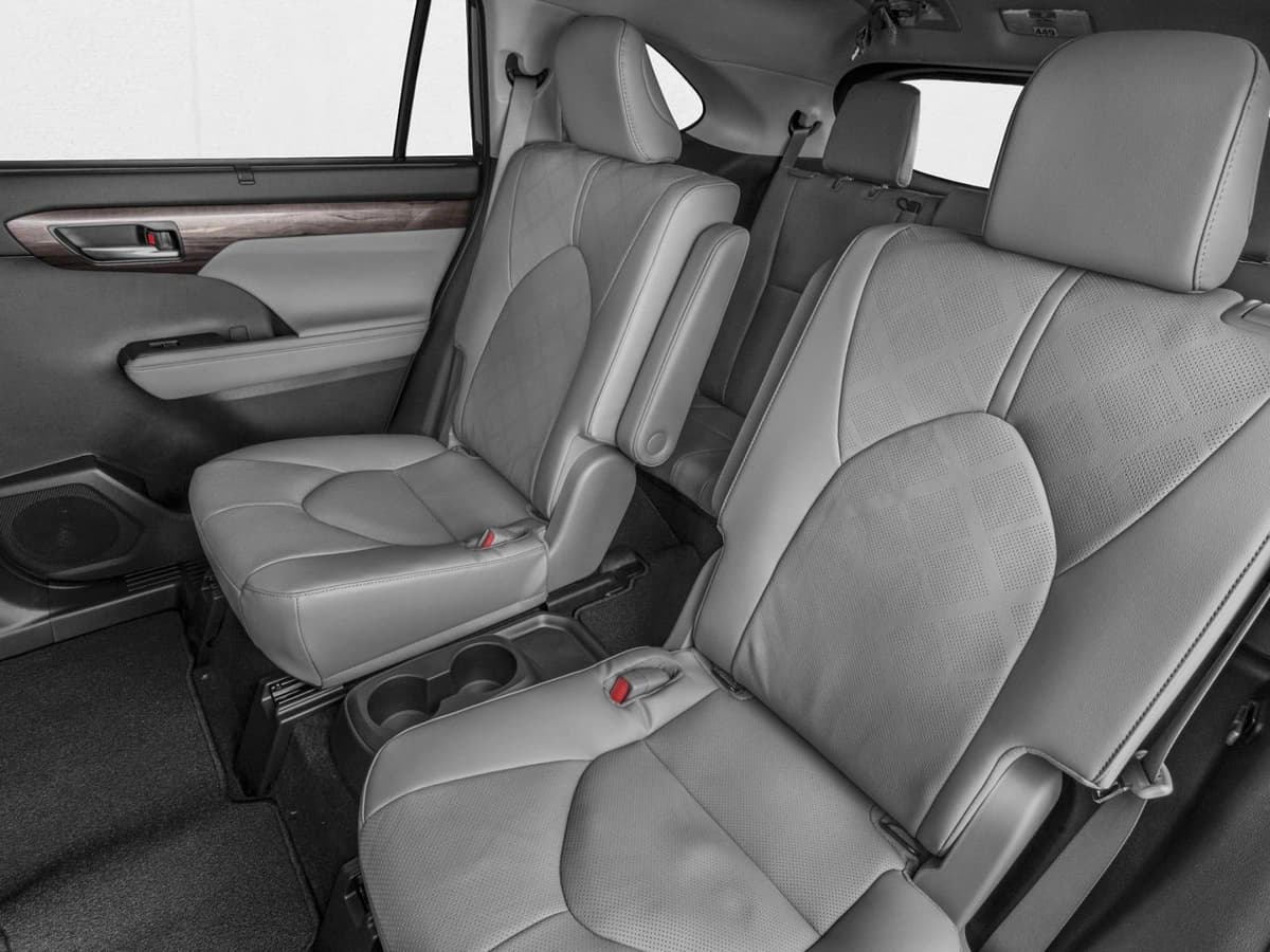 2026 Toyota Highlander Hybrid - Image 9