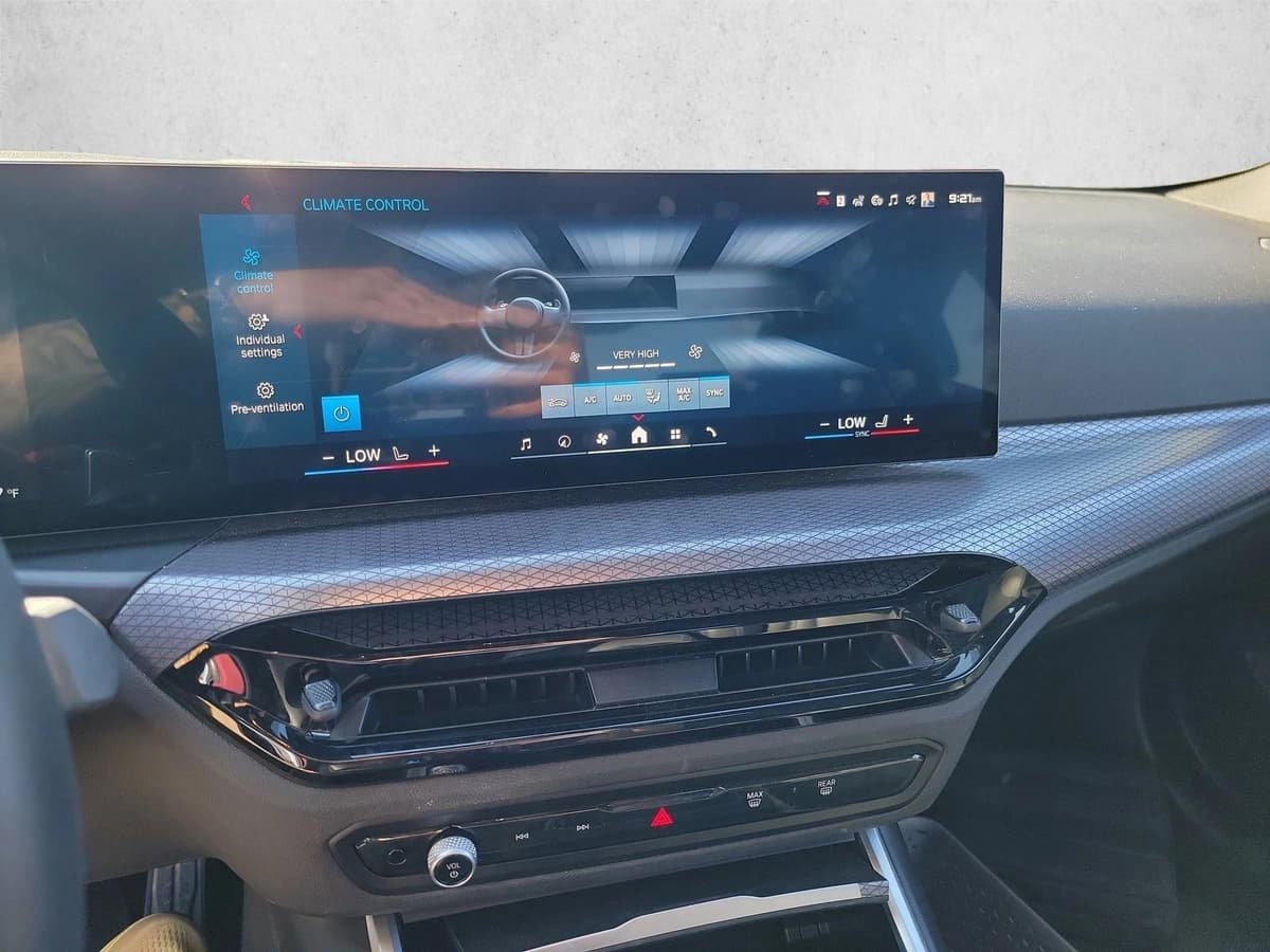 2025 BMW M2 - Image 14