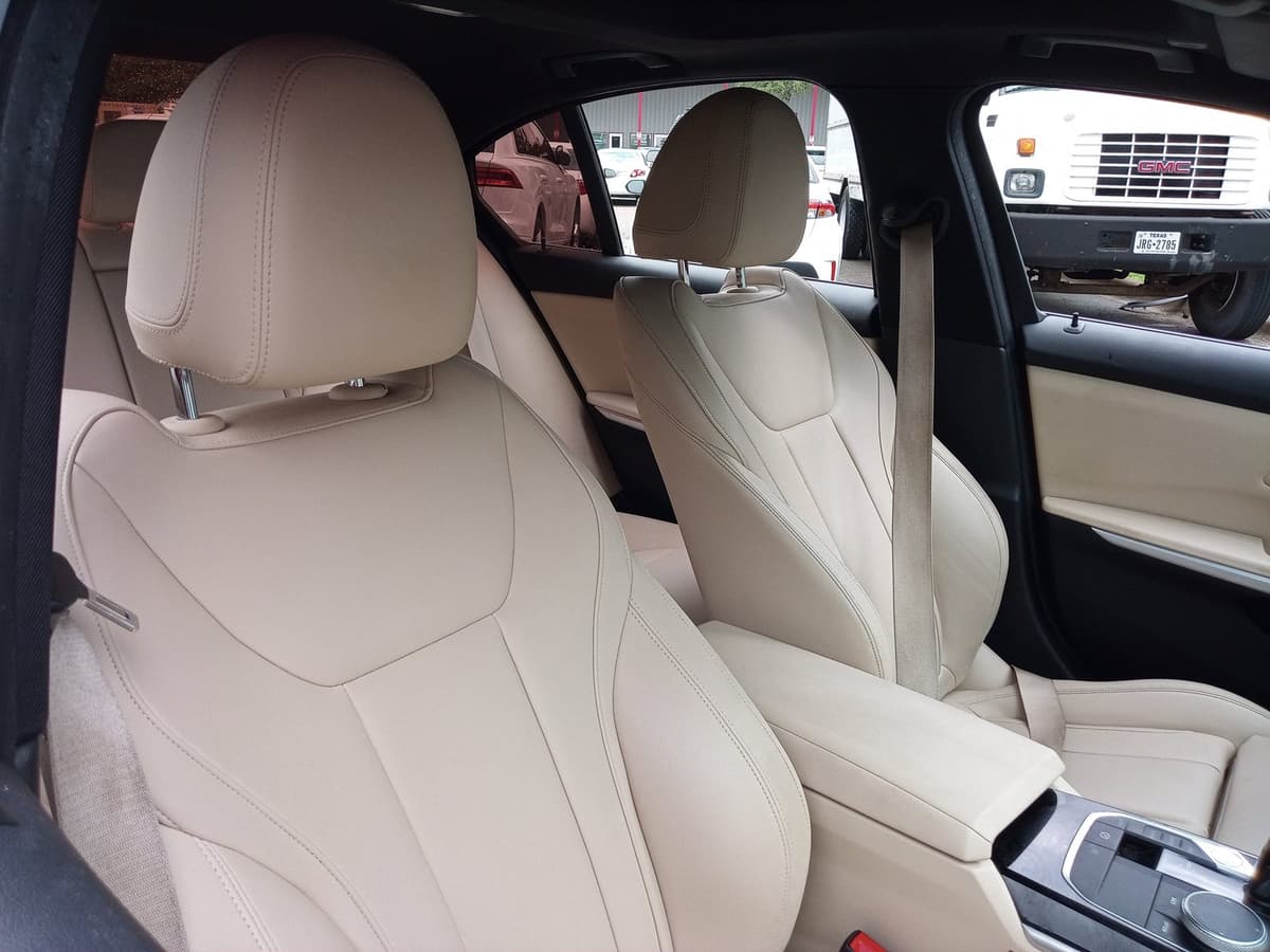 2019 BMW 330i - Image 15