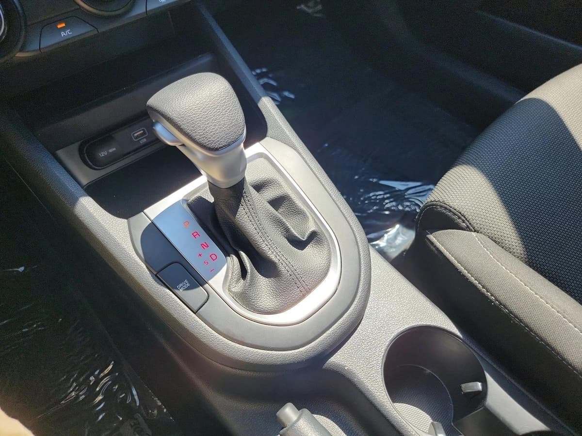 2024 Kia Forte - Image 22