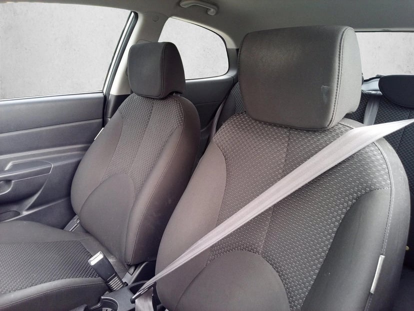 2010 Hyundai Accent - Image 13