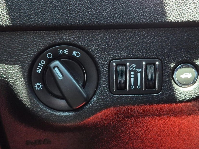 2020 Dodge Charger - Image 15