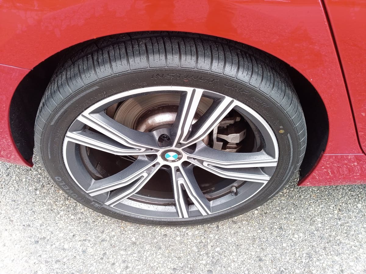 2019 BMW 330i - Image 11