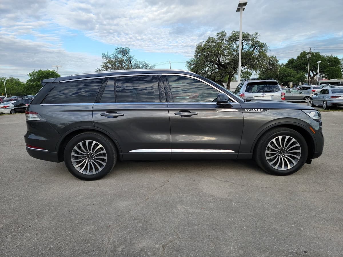 2020 Lincoln Aviator - Image 4