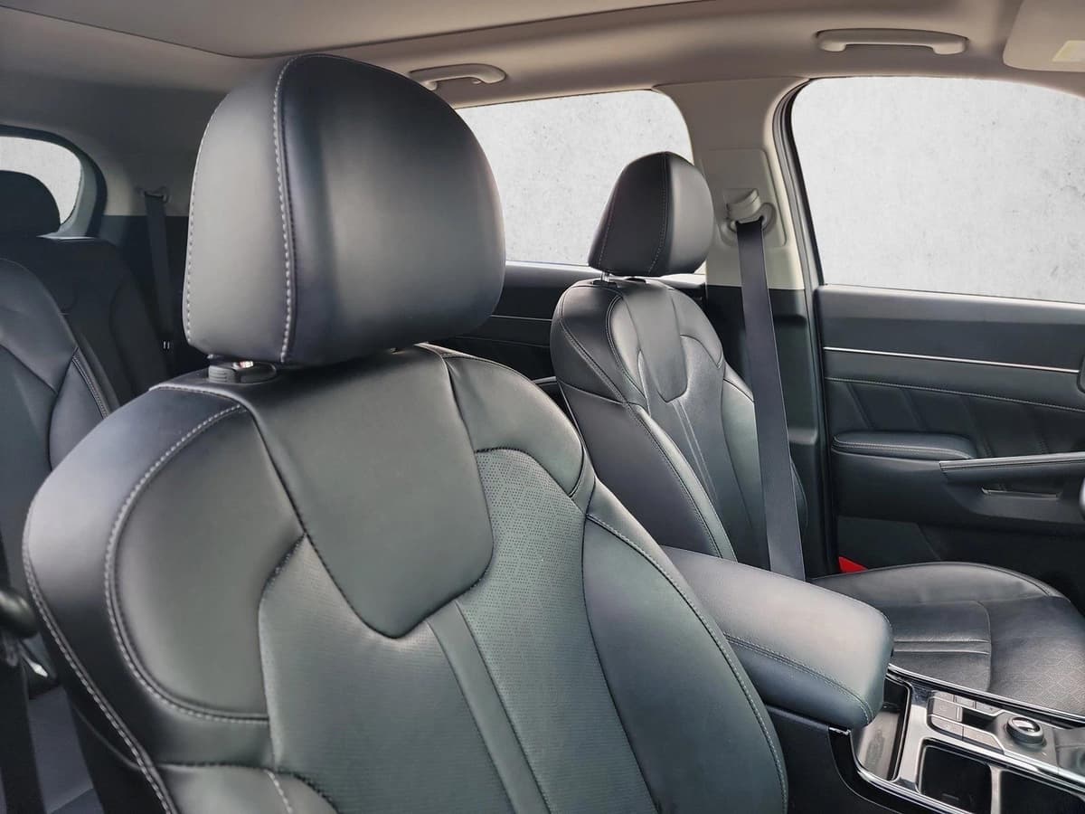 2022 Kia Sorento - Image 11