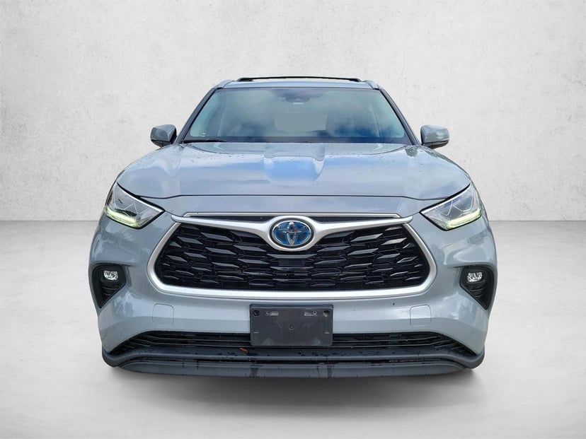 2022 Toyota Highlander Hybrid - Image 2
