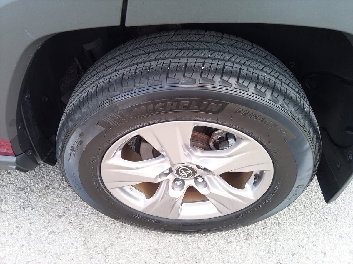 2023 Toyota RAV4 - Image 12