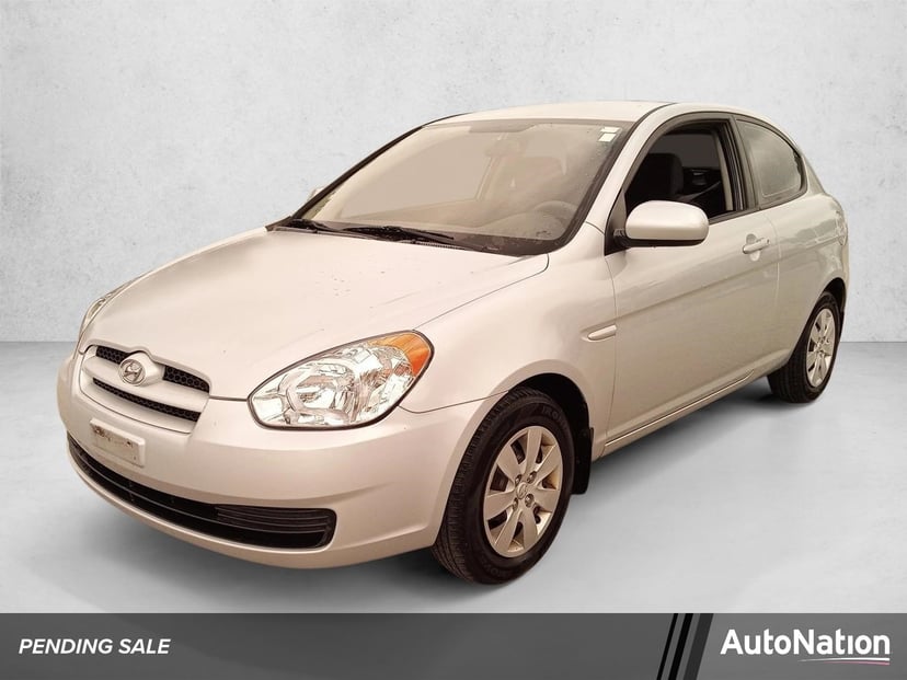 2010 Hyundai Accent - Image 2