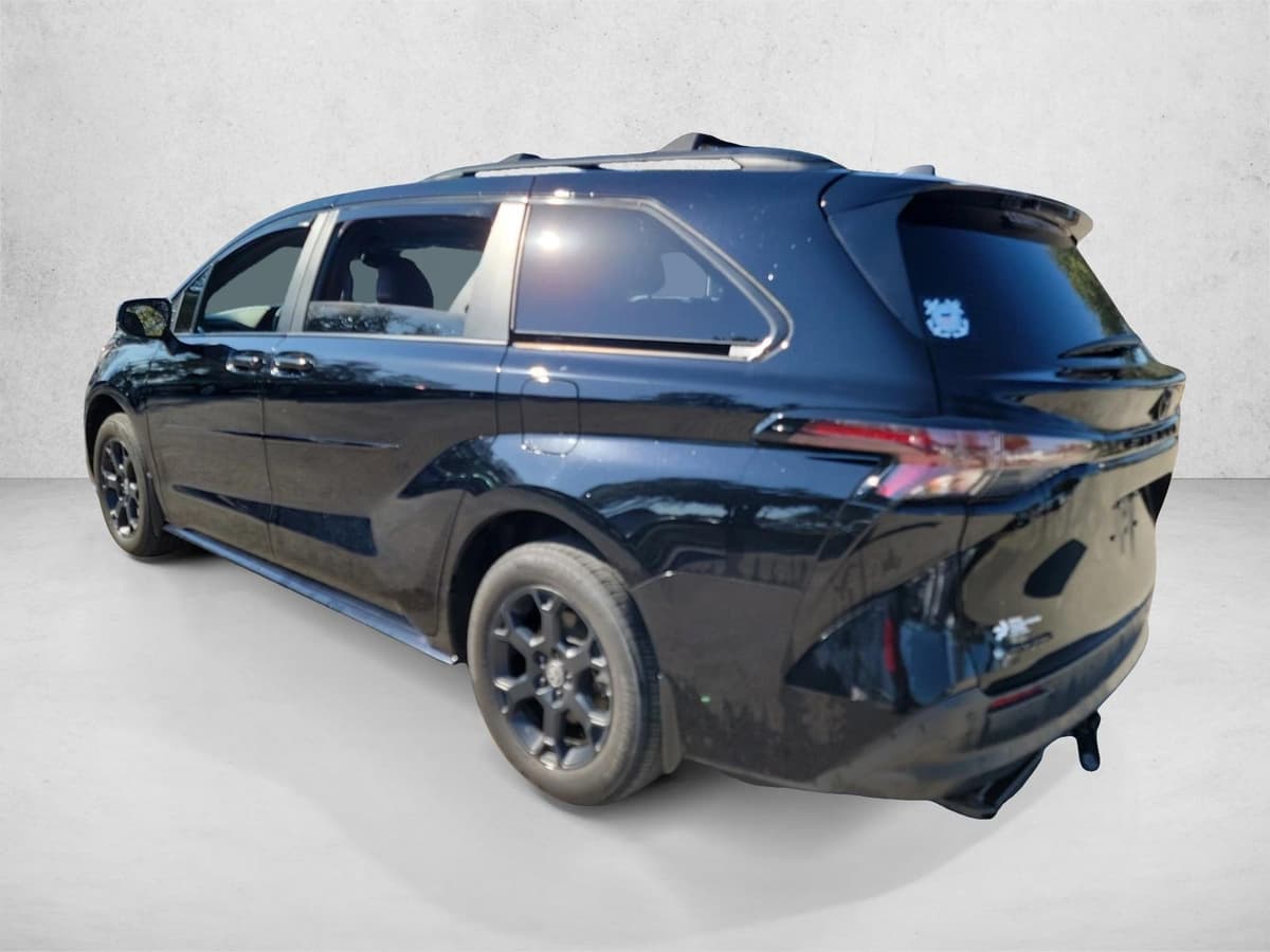 2025 Toyota Sienna - Image 7