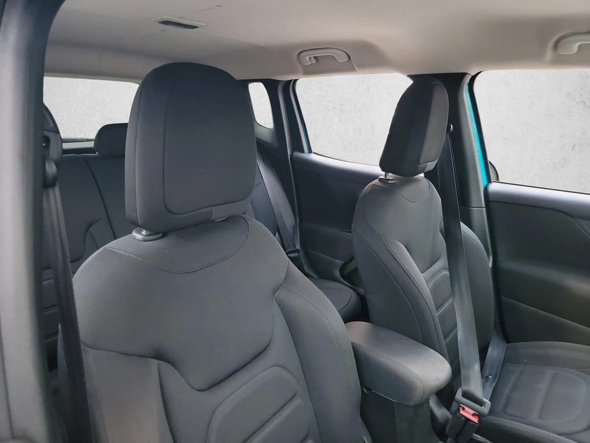 2020 Jeep Renegade - Image 12