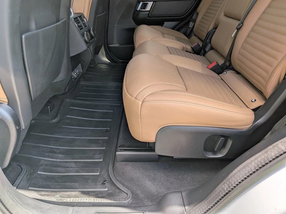 2023 Land Rover Discovery - Image 19