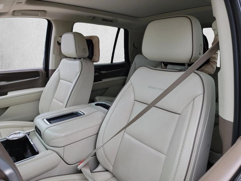 2021 GMC Yukon - Image 13