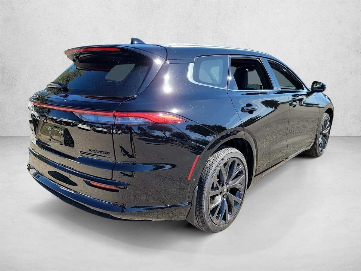 2026 Toyota Crown Signia - Image 5