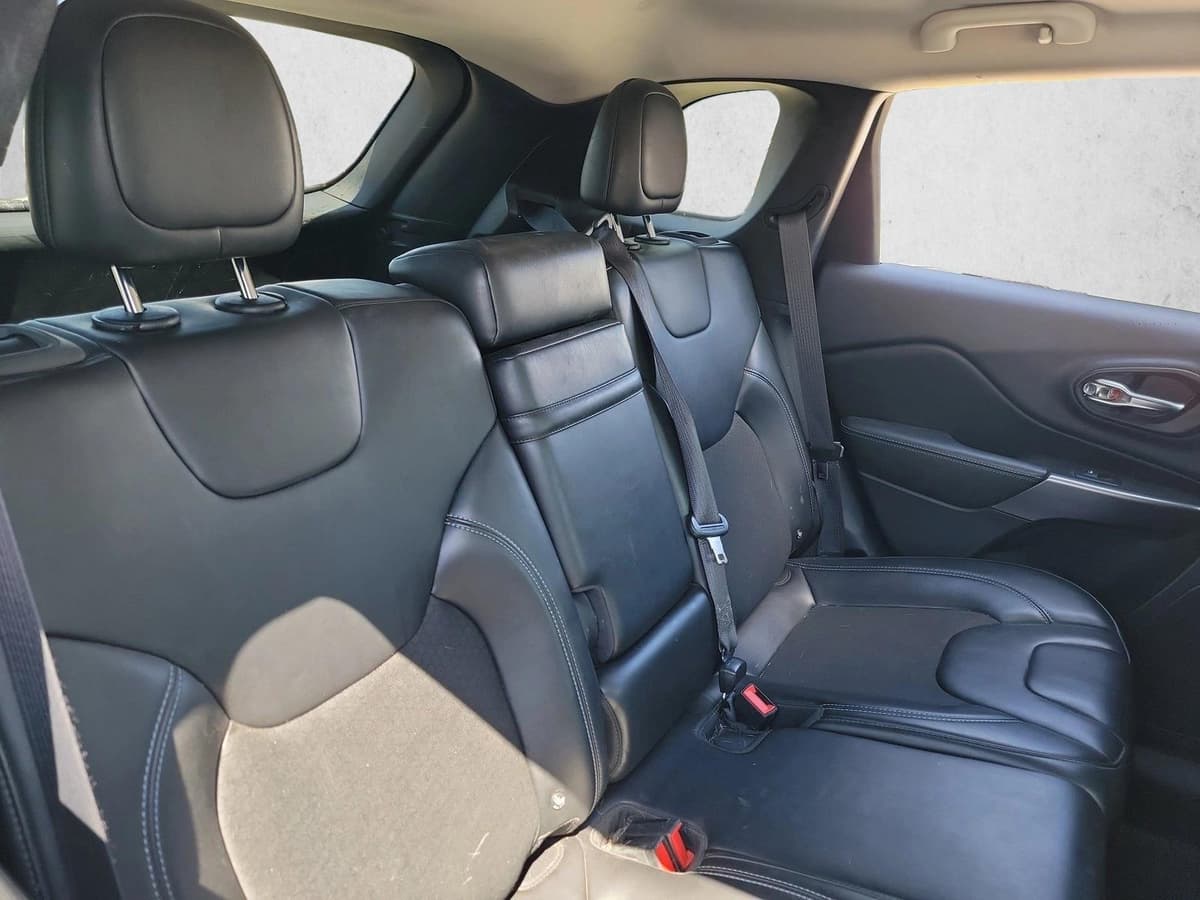 2019 Jeep Cherokee - Image 15