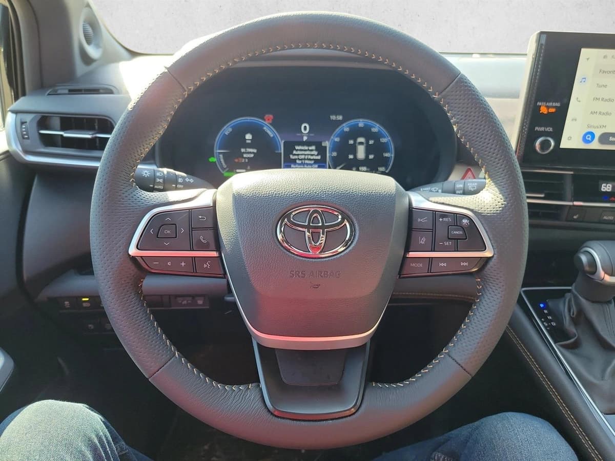 2025 Toyota Sienna - Image 19