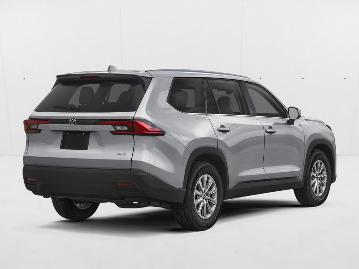 2026 Toyota Grand Highlander - Image 2