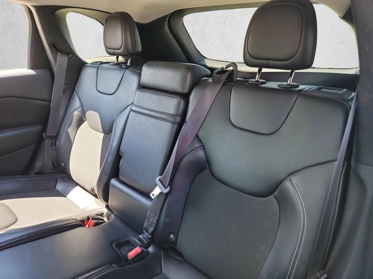 2019 Jeep Cherokee - Image 13