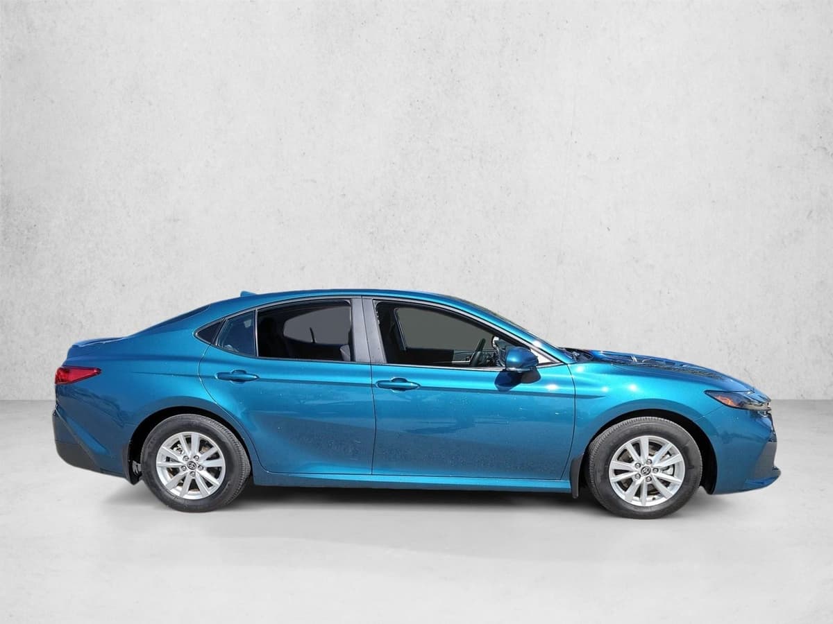 2025 Toyota Camry - Image 4