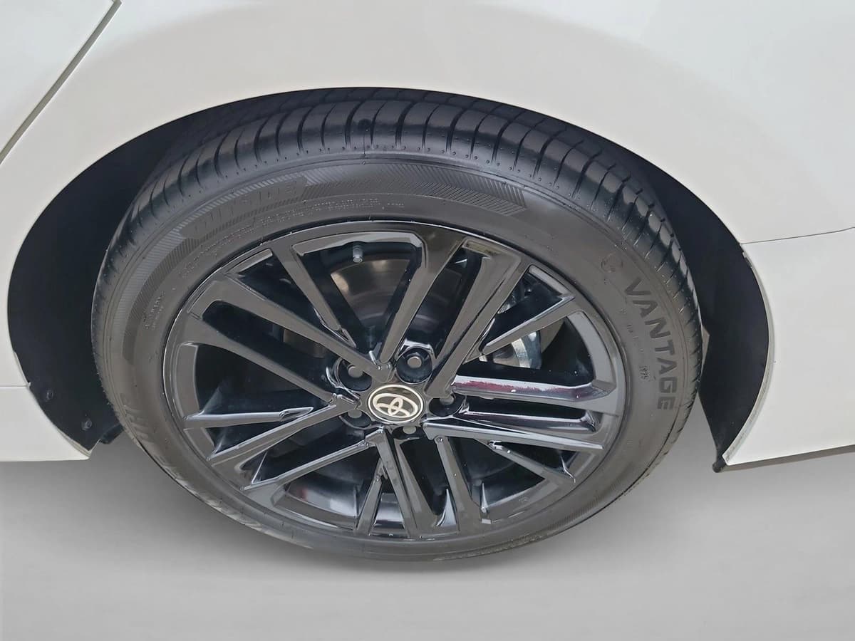 2025 Toyota Camry - Image 12