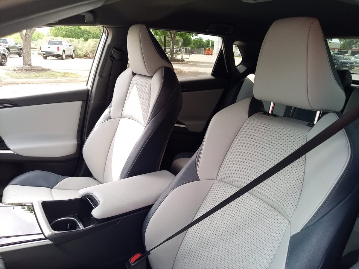 2025 Subaru Solterra - Image 13