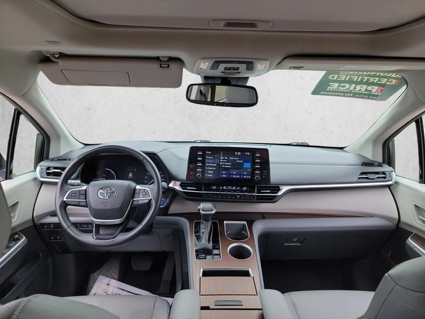 2024 Toyota Sienna - Image 17