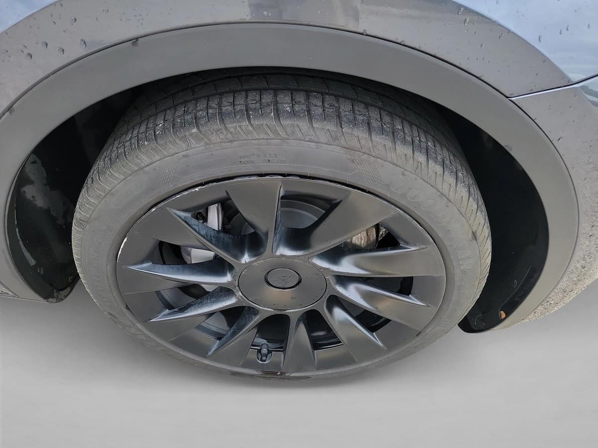 2023 Tesla Model Y - Image 9