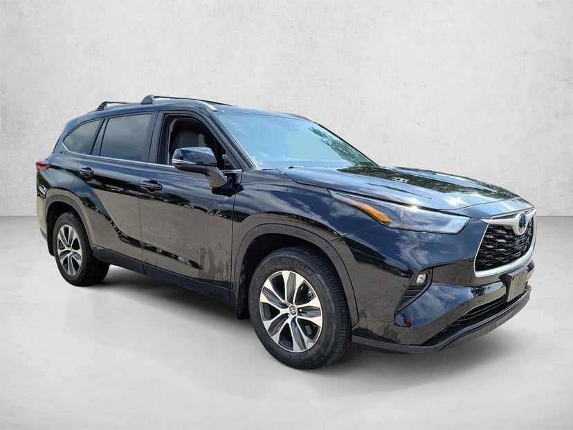 2023 Toyota Highlander - Image 1