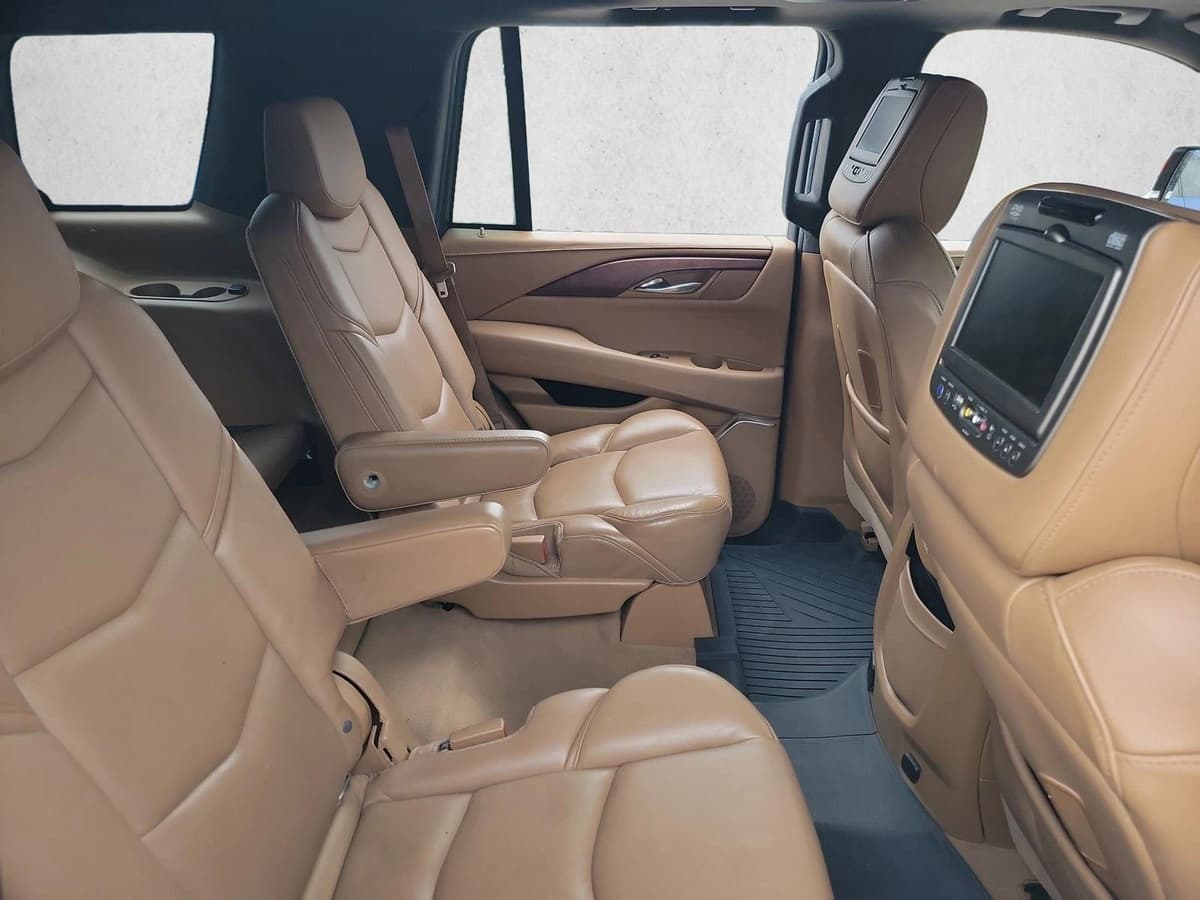 2017 CADILLAC Escalade - Image 13