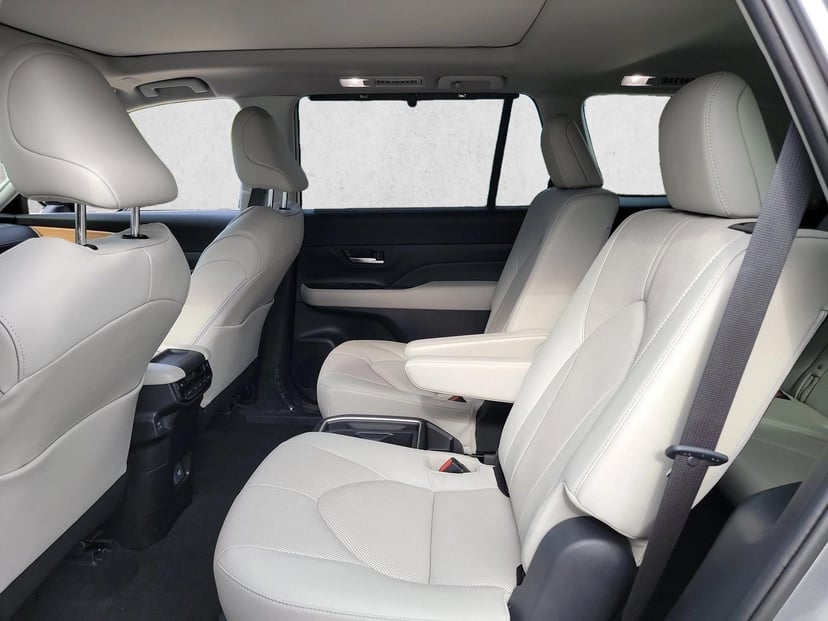 2025 Toyota Grand Highlander - Image 14