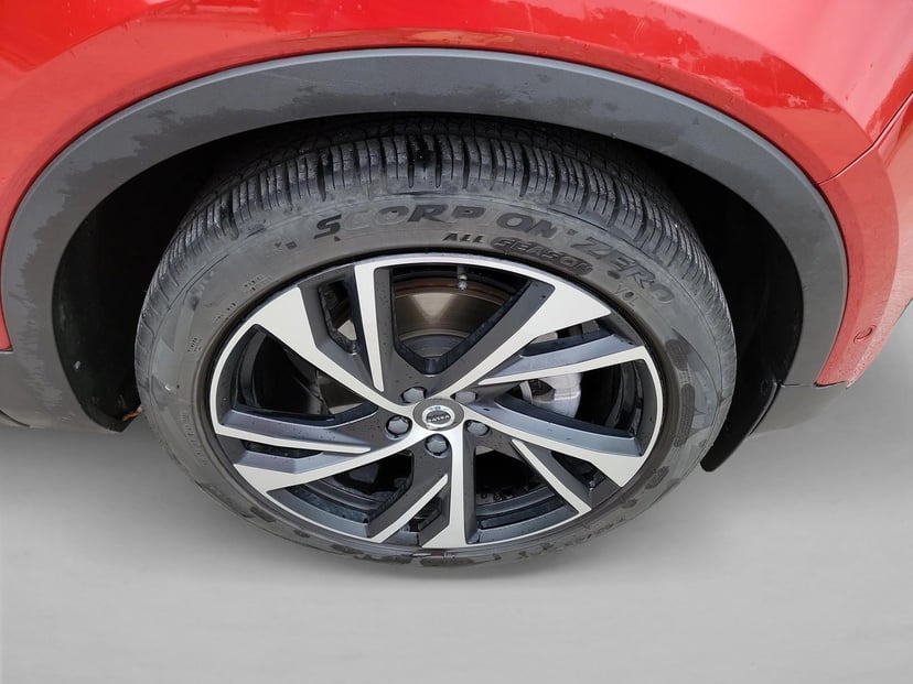 2022 Volvo XC40 - Image 10