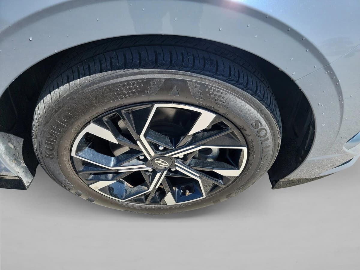 2025 Hyundai Sonata - Image 10