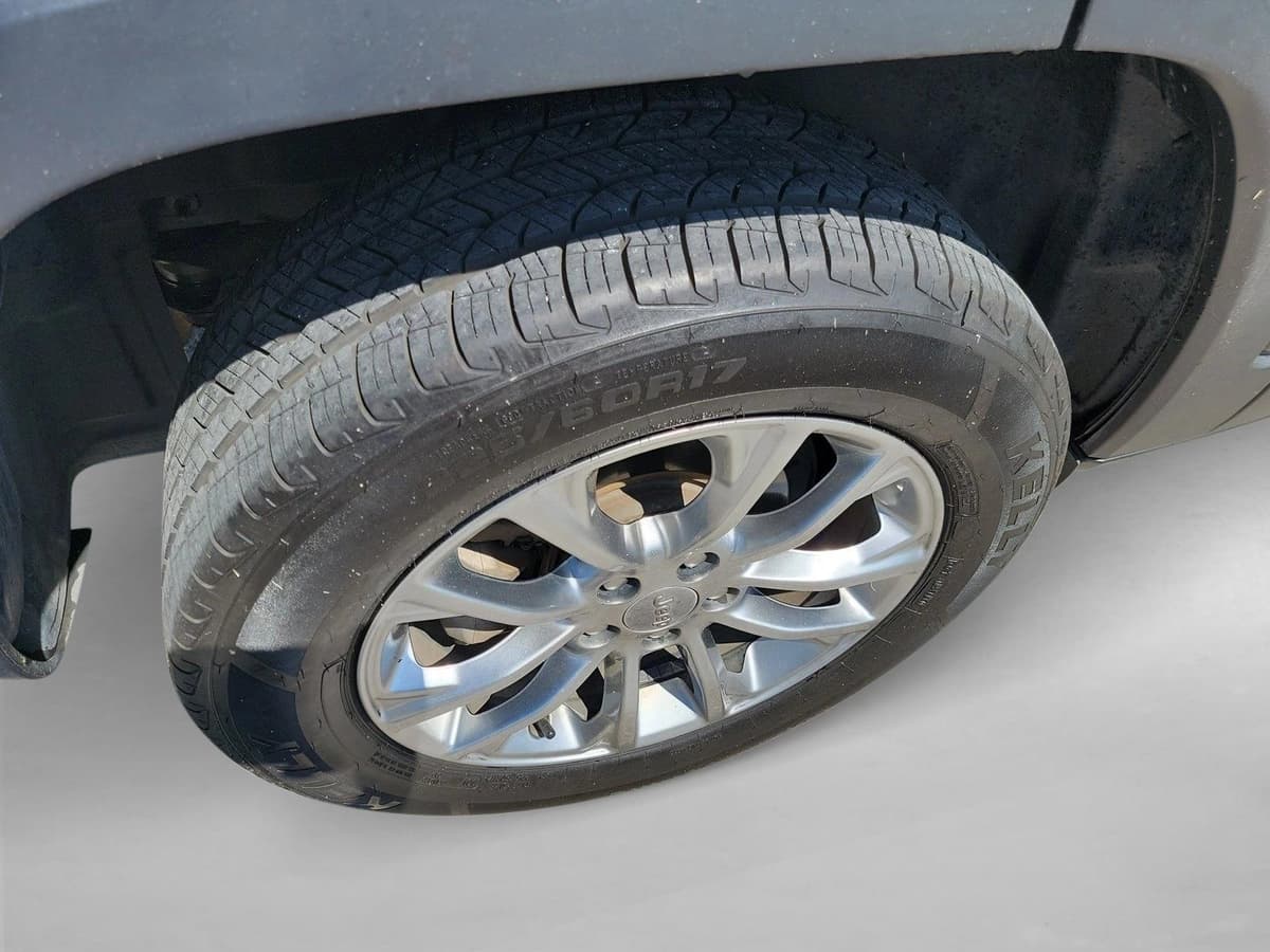 2019 Jeep Cherokee - Image 10