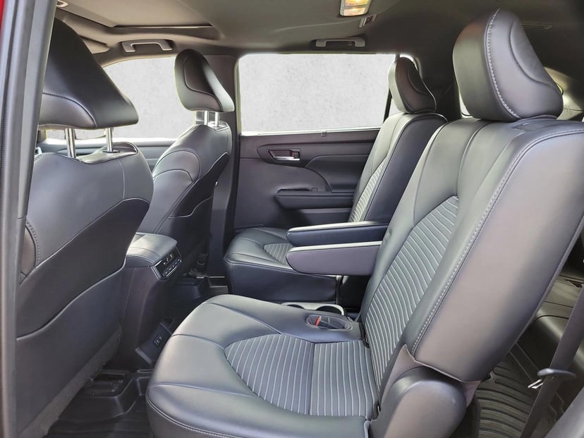 2021 Toyota Highlander - Image 14
